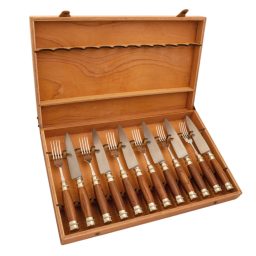Juego De Cubiertos Linea Fina Madera Con Alpaca 2 Virolas Soaje Labrada 12 Piezas En Caja De Madera Cedro Lustrado, Pampeana Juego De Cubiertos Linea Fina Madera Con Alpaca 2 Virolas Soaje Labrada 12 Piezas En Caja De Madera Cedro Lustrado, Pampeana